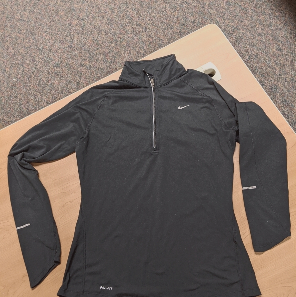 Nike Medium Long Sleeve
